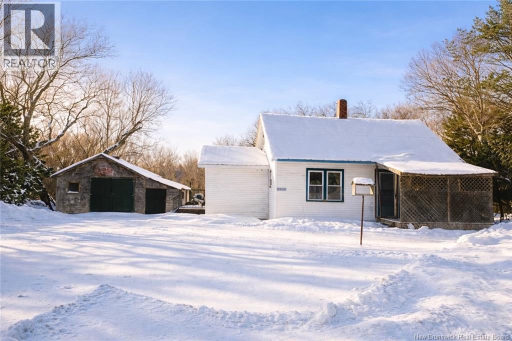 10001 105 Route, Beechwood