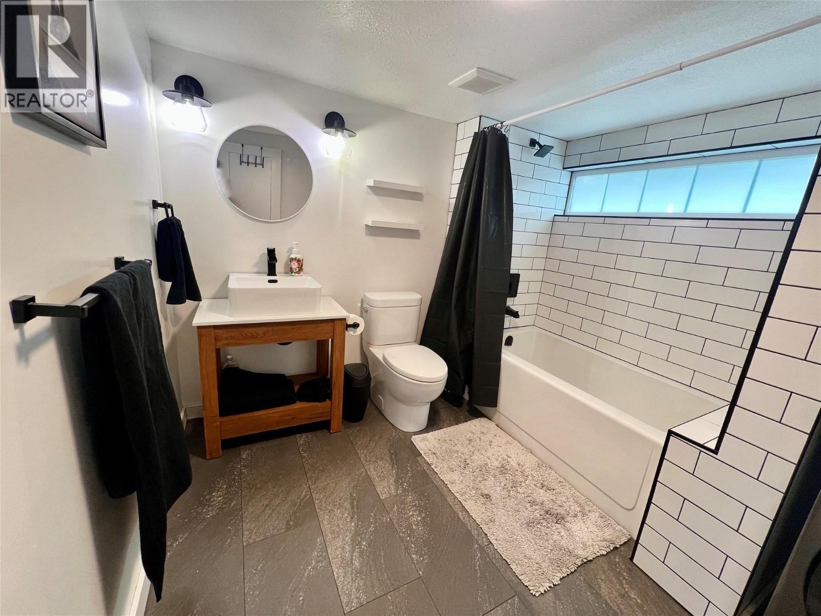 12914 Oyama Road. Lake Country, British Columbia