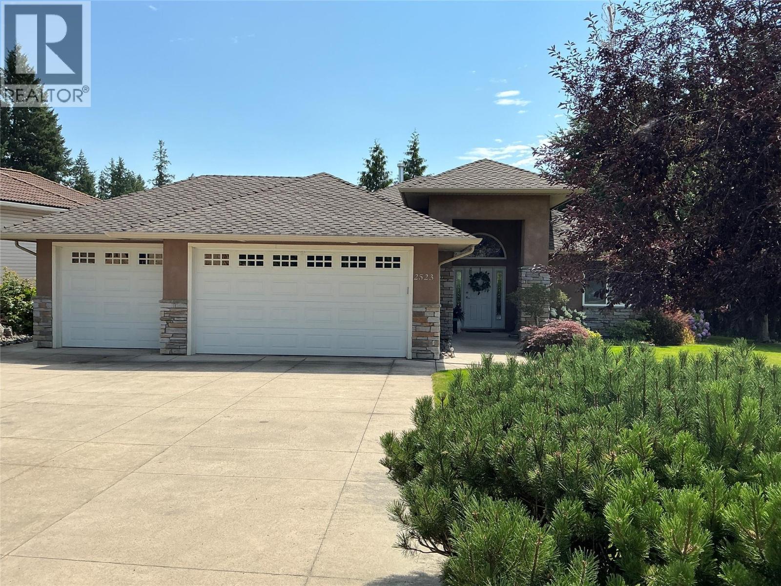 2523 Golf View Crescent. Blind Bay, British Columbia