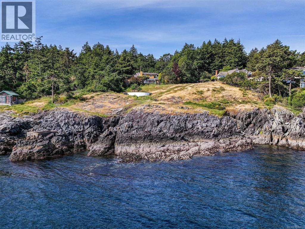 2550 Queenswood Drive, Saanich