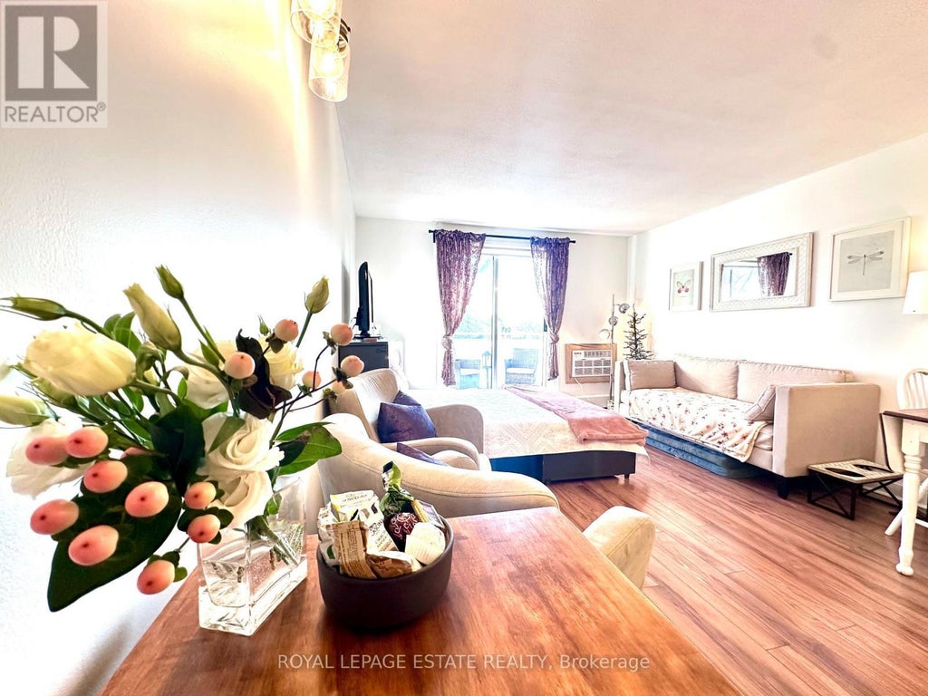 309 - 123 Woodbine Avenue, Toronto (the Beaches)