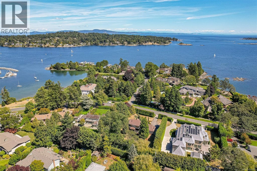 3260 Beach Drive, Oak Bay