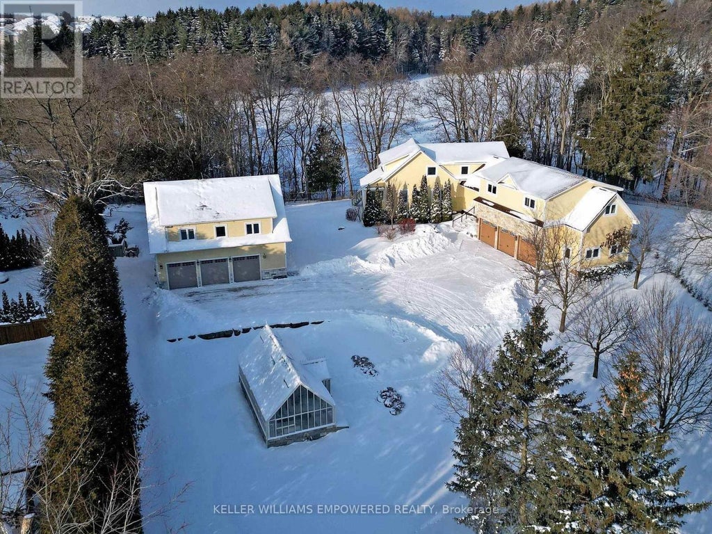 6 And 8 Macleod Estate Court, Richmond Hill (jefferson)