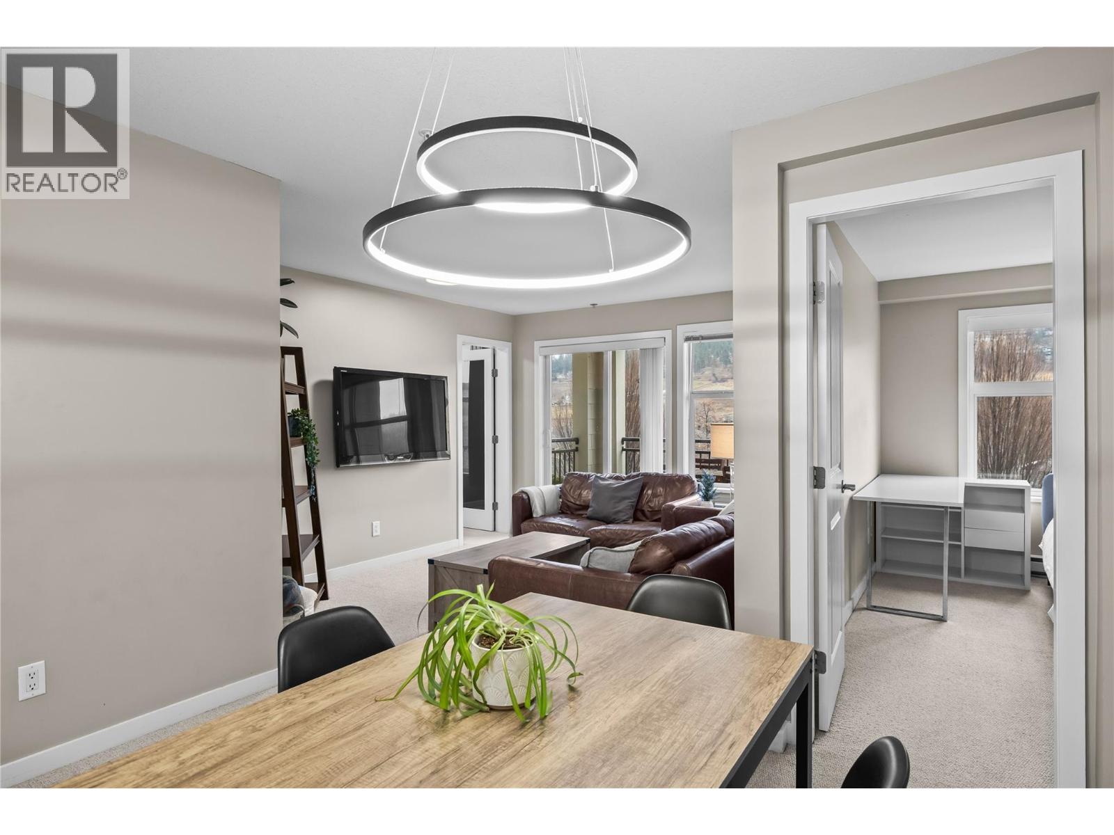 567 Yates Road Unit# 305. Kelowna, British Columbia