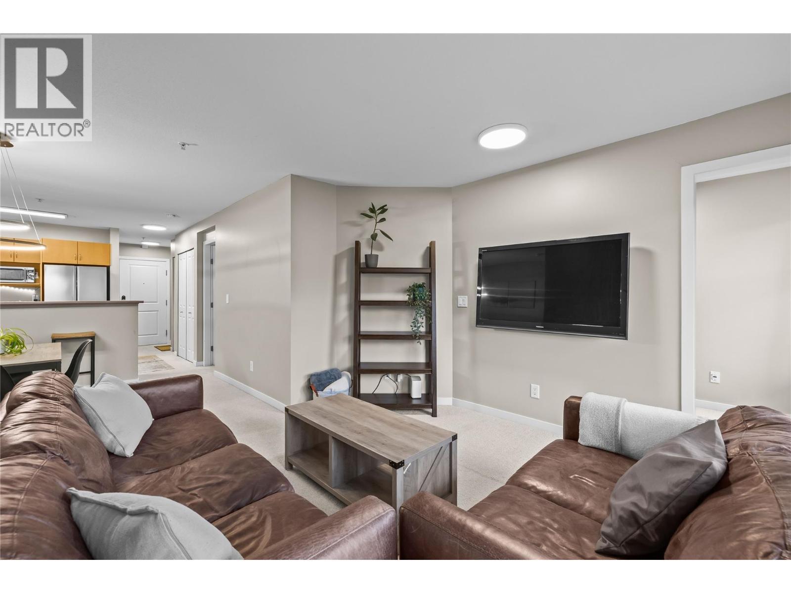 567 Yates Road Unit# 305. Kelowna, British Columbia