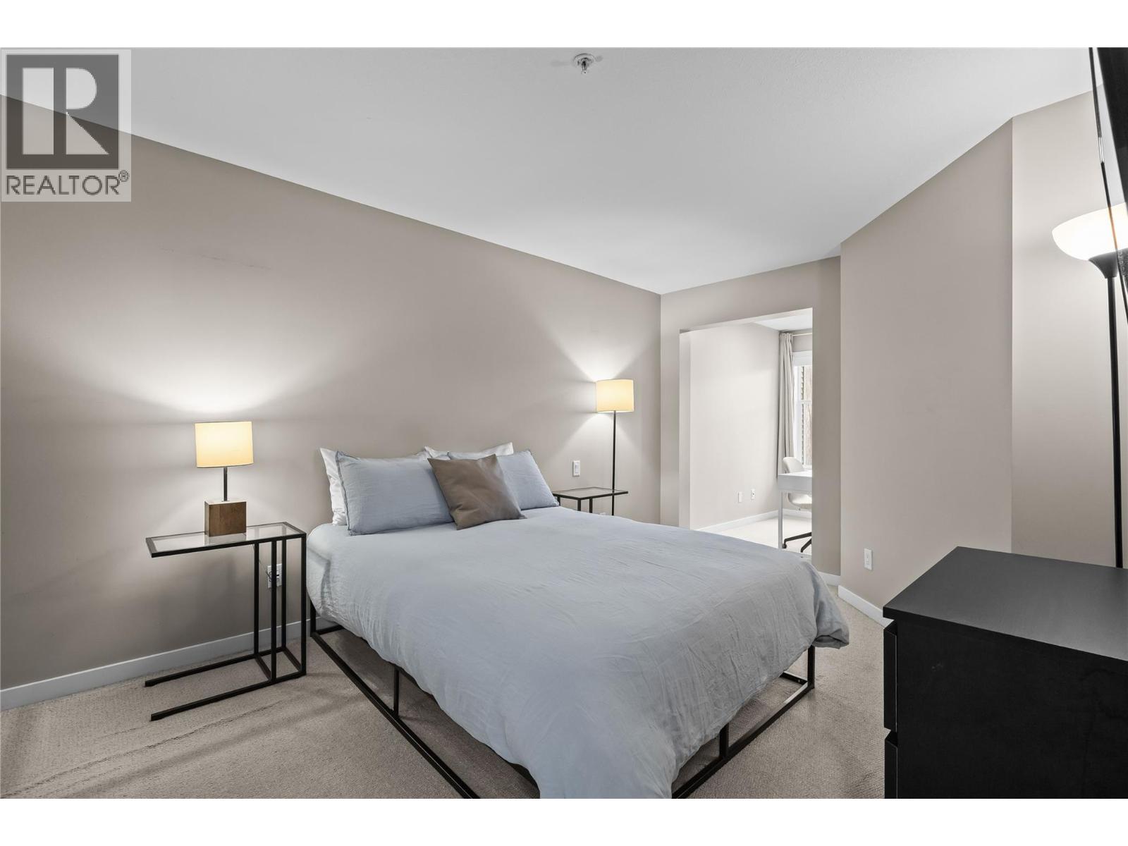 567 Yates Road Unit# 305. Kelowna, British Columbia