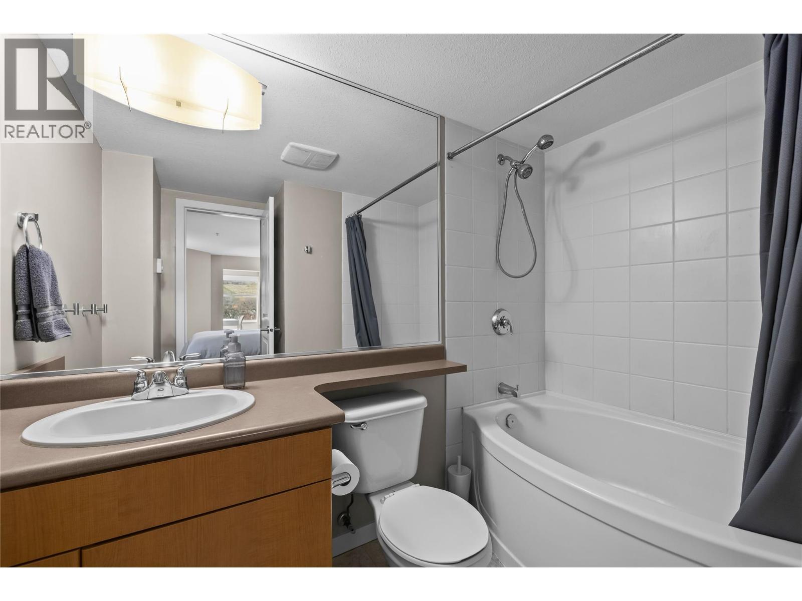 567 Yates Road Unit# 305. Kelowna, British Columbia