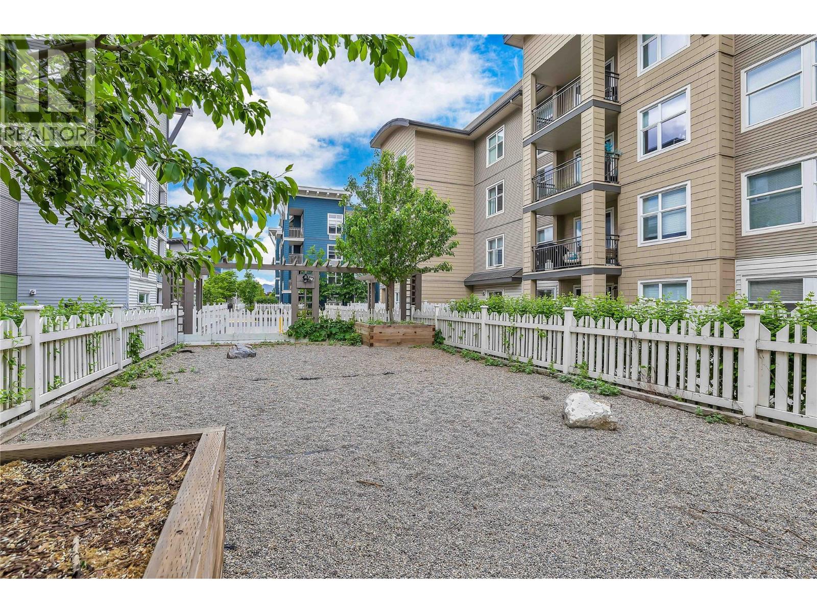 567 Yates Road Unit# 305. Kelowna, British Columbia