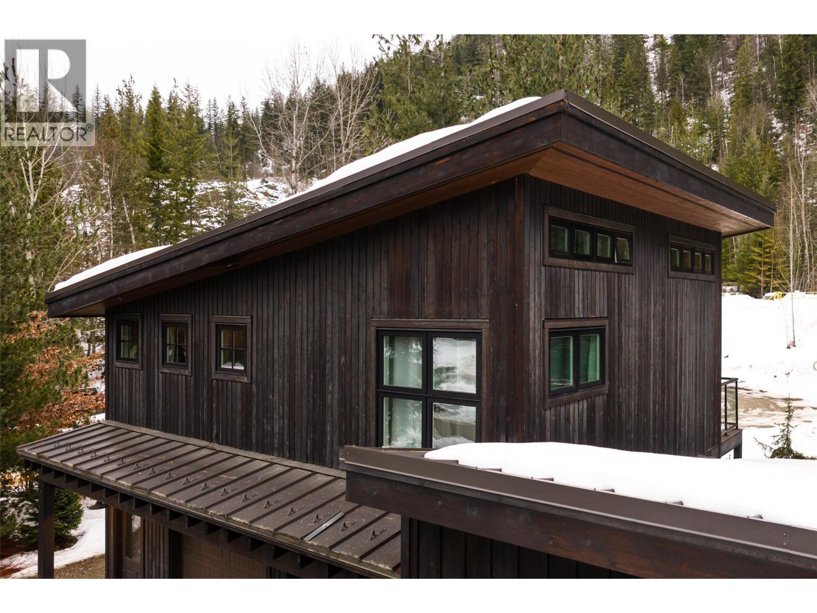 2083 Mountain Gate Road. Revelstoke, British Columbia