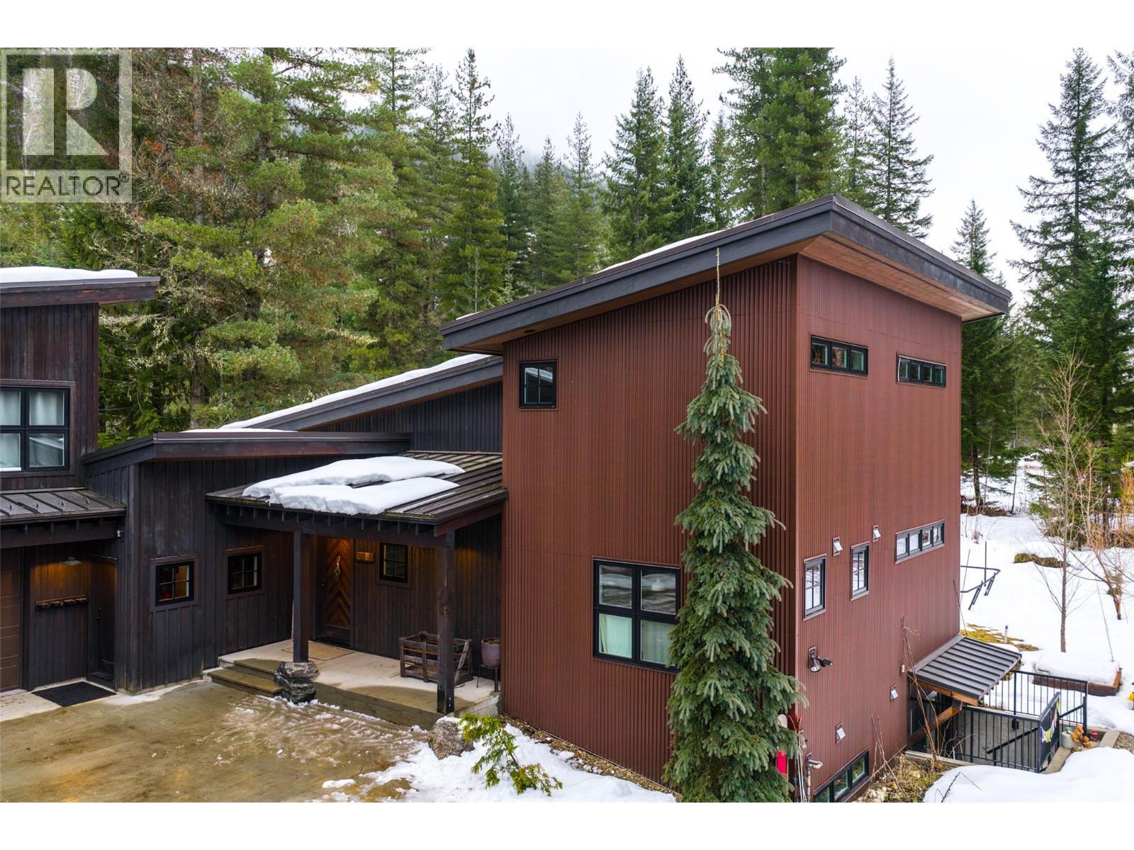 2083 Mountain Gate Road. Revelstoke, British Columbia