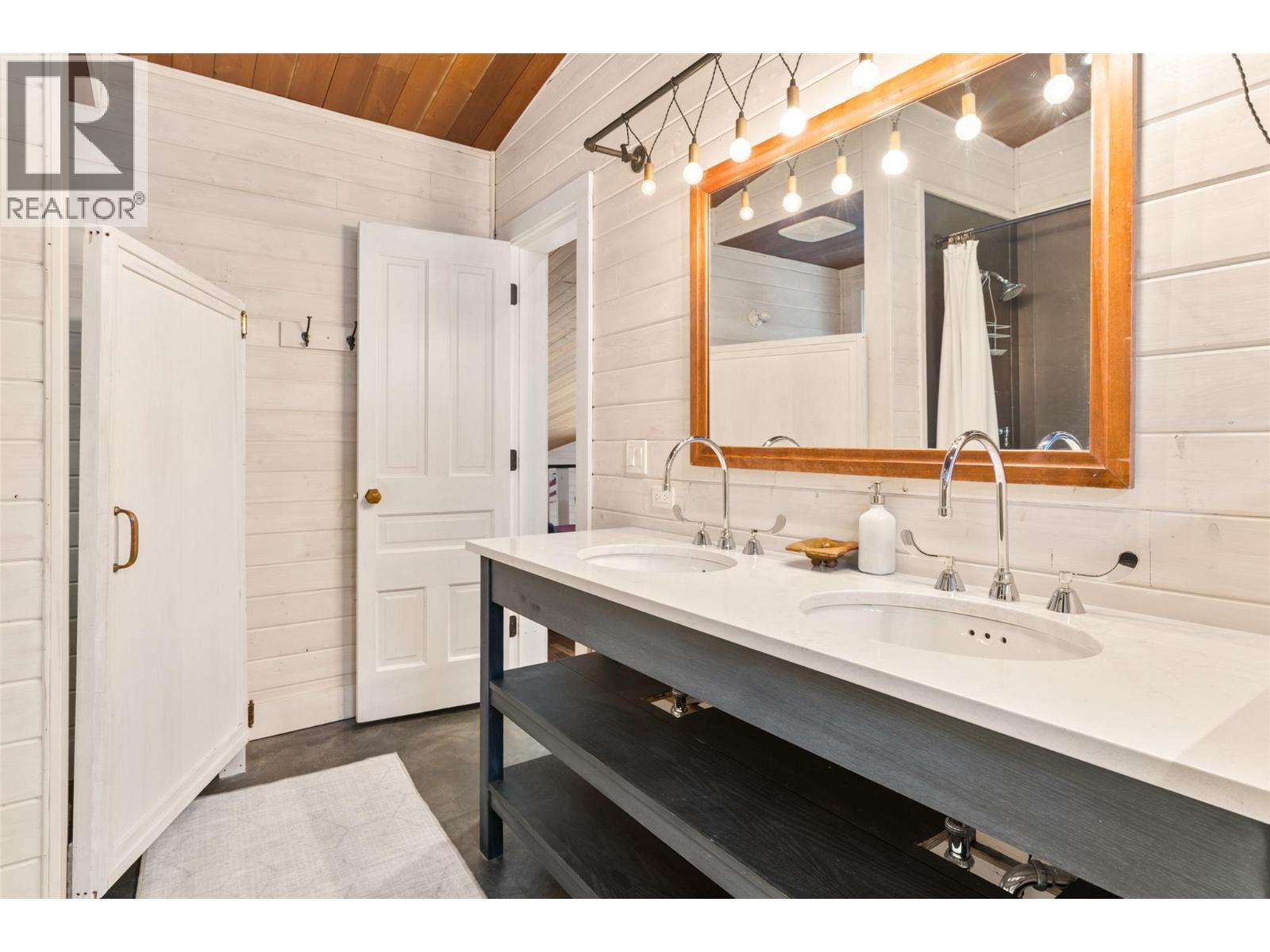 2083 Mountain Gate Road. Revelstoke, British Columbia