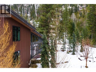 2083 Mountain Gate Road. Revelstoke, British Columbia