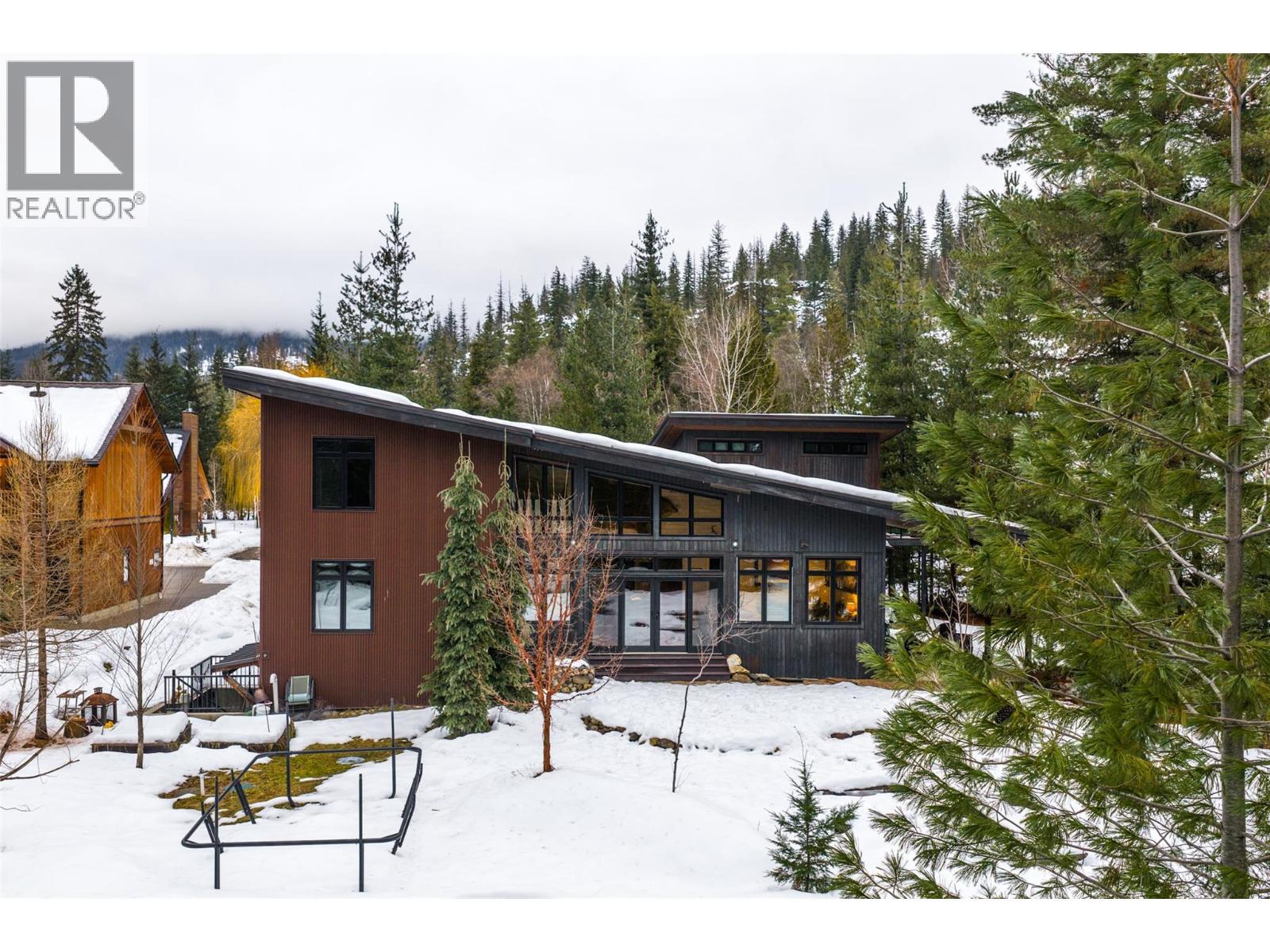 2083 Mountain Gate Road. Revelstoke, British Columbia