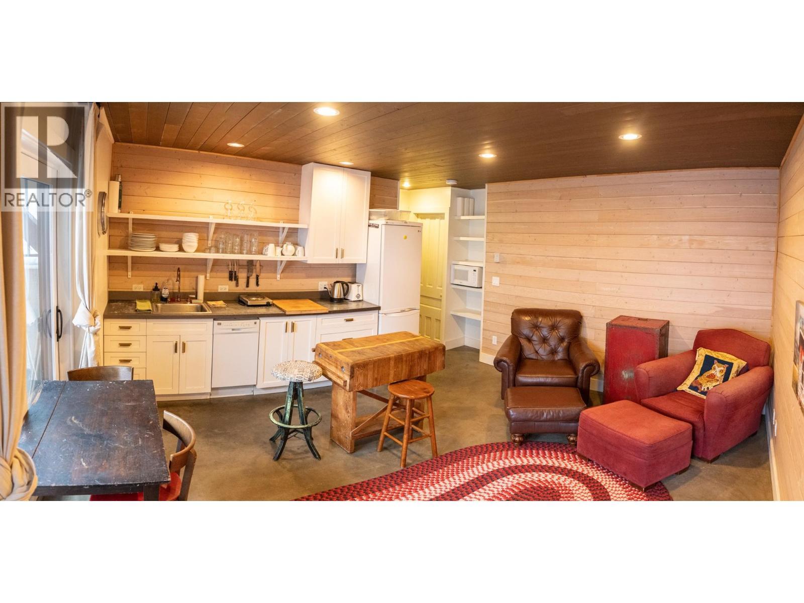 2083 Mountain Gate Road. Revelstoke, British Columbia