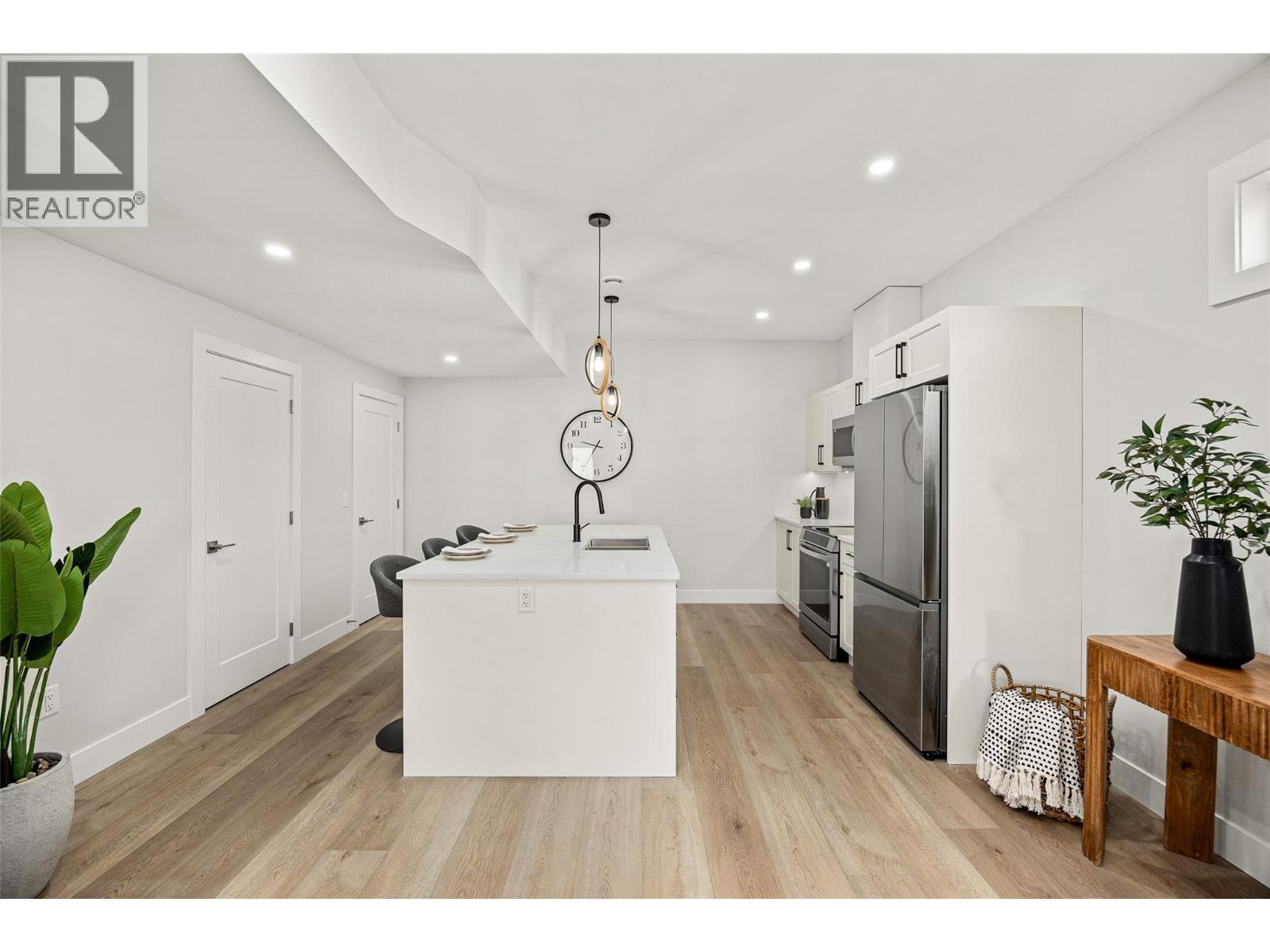 943 Fuller Avenue Unit# 2. Kelowna, British Columbia