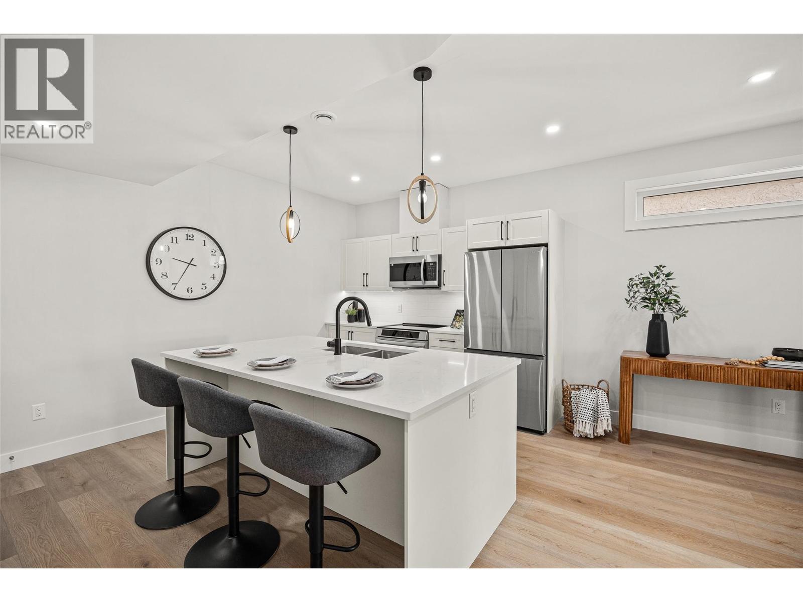 943 Fuller Avenue Unit# 2. Kelowna, British Columbia