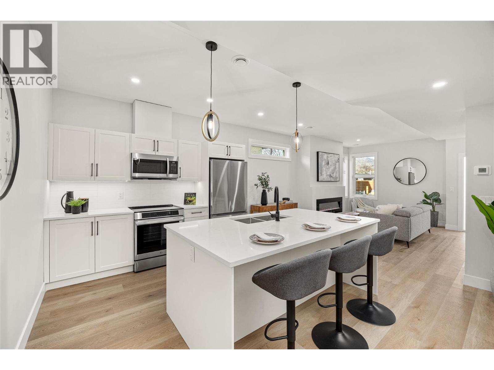 943 Fuller Avenue Unit# 2. Kelowna, British Columbia