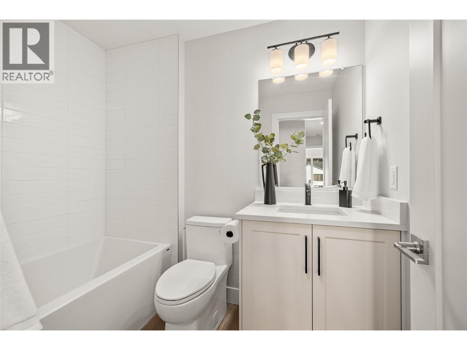 943 Fuller Avenue Unit# 2. Kelowna, British Columbia