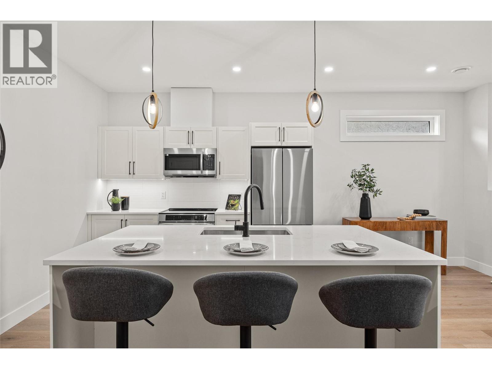 943 Fuller Avenue Unit# 2. Kelowna, British Columbia