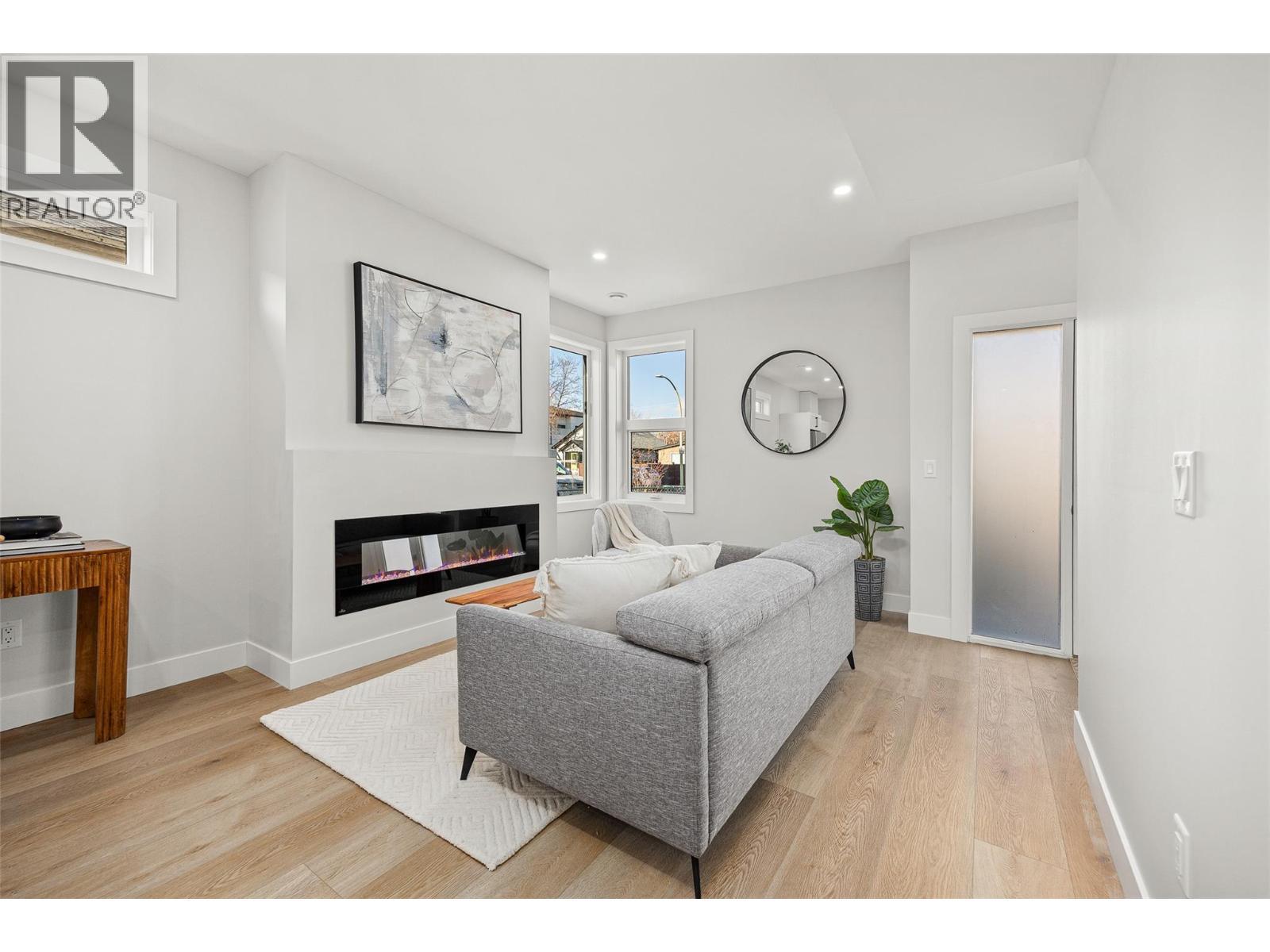 943 Fuller Avenue Unit# 2. Kelowna, British Columbia