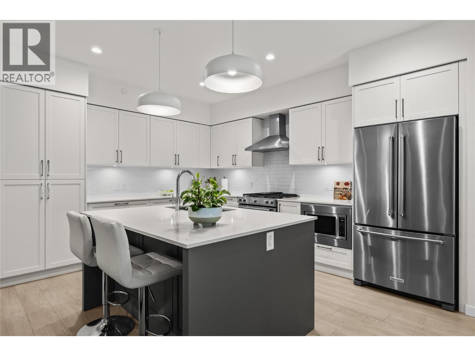 1979 Country Club Drive Unit# 20. Kelowna, British Columbia