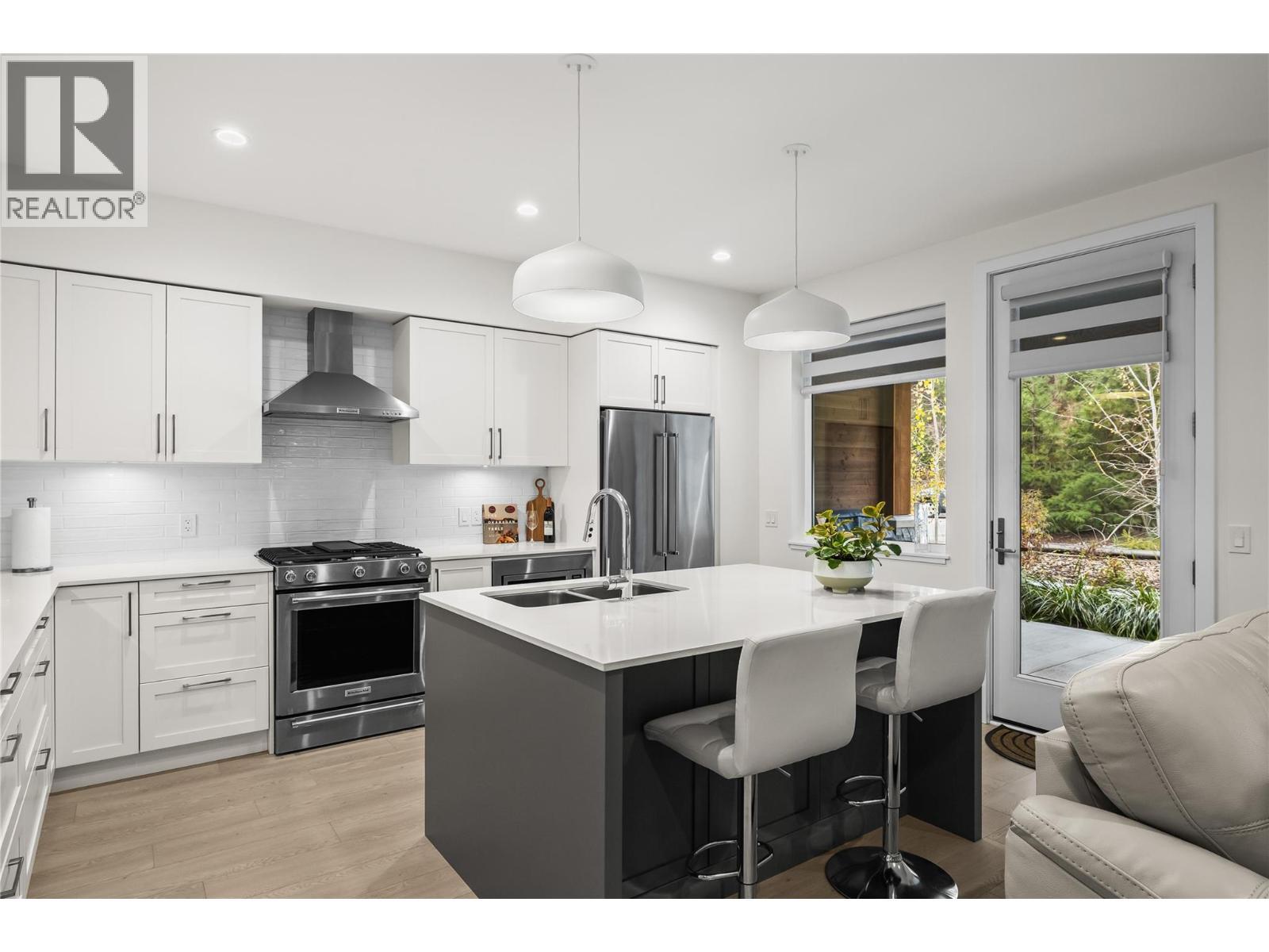 1979 Country Club Drive Unit# 20. Kelowna, British Columbia