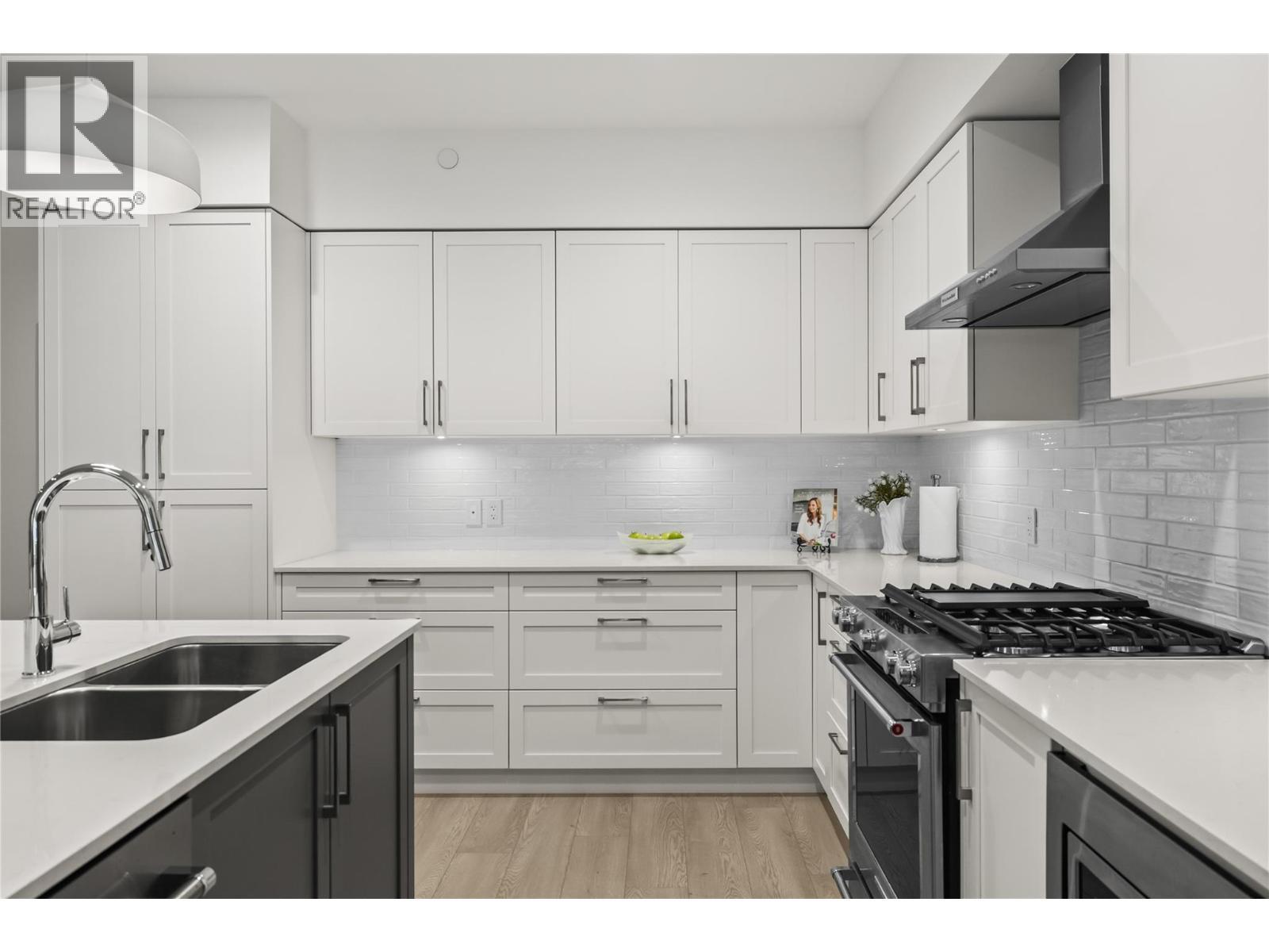 1979 Country Club Drive Unit# 20. Kelowna, British Columbia