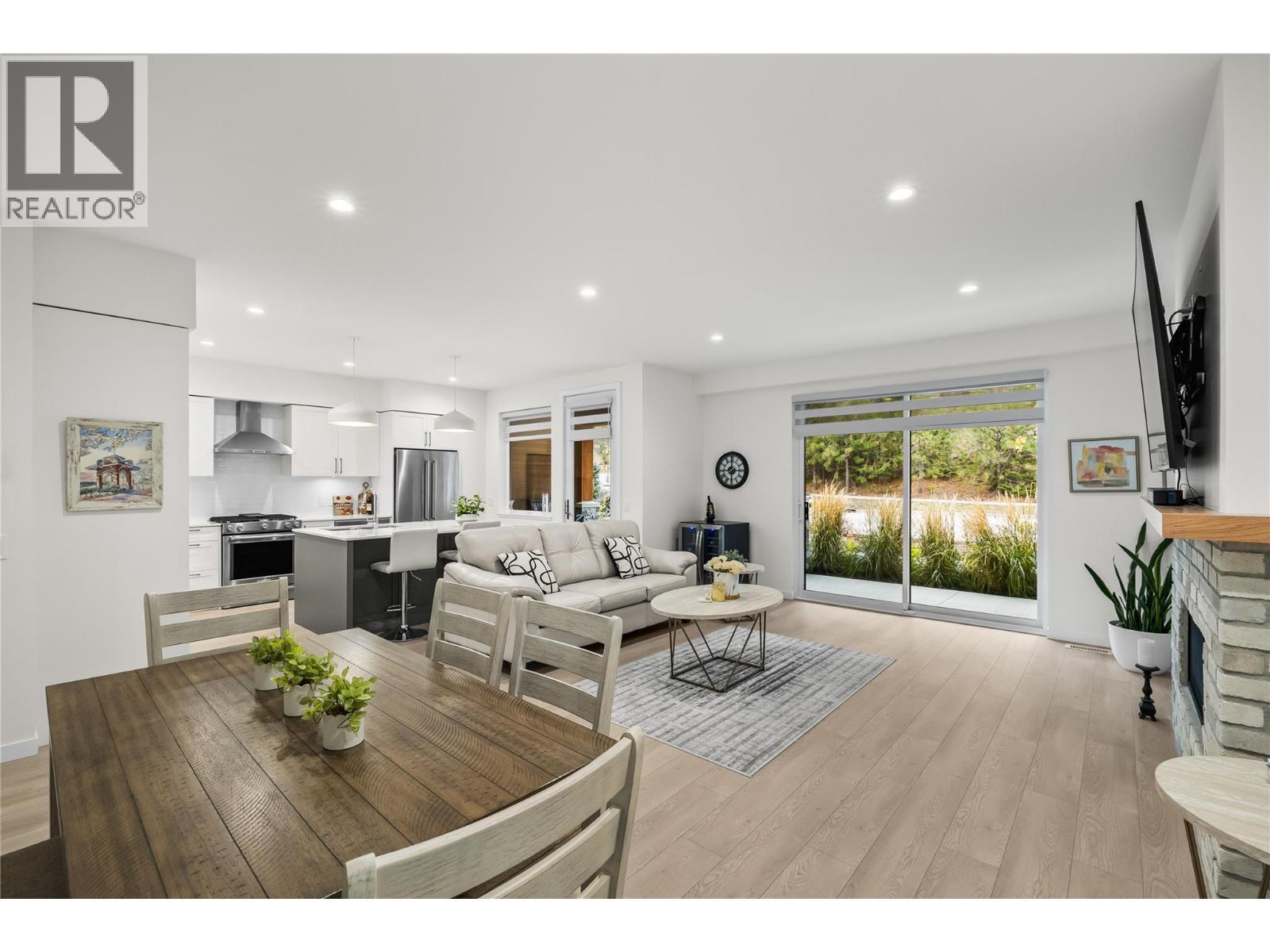 1979 Country Club Drive Unit# 20. Kelowna, British Columbia