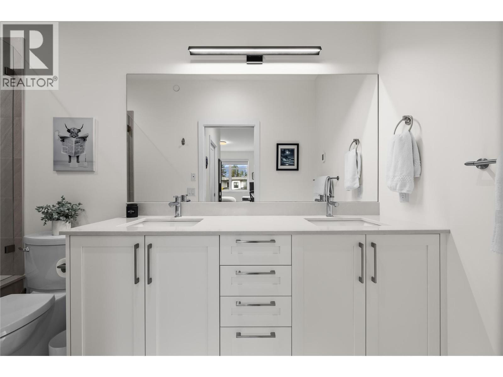 1979 Country Club Drive Unit# 20. Kelowna, British Columbia