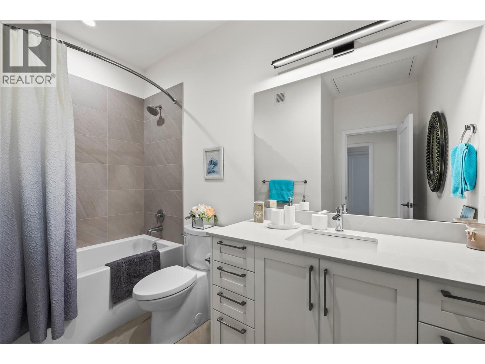 1979 Country Club Drive Unit# 20. Kelowna, British Columbia