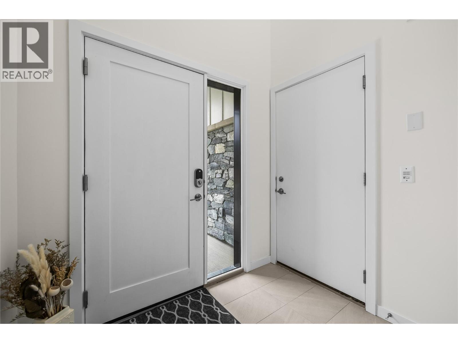 1979 Country Club Drive Unit# 20. Kelowna, British Columbia