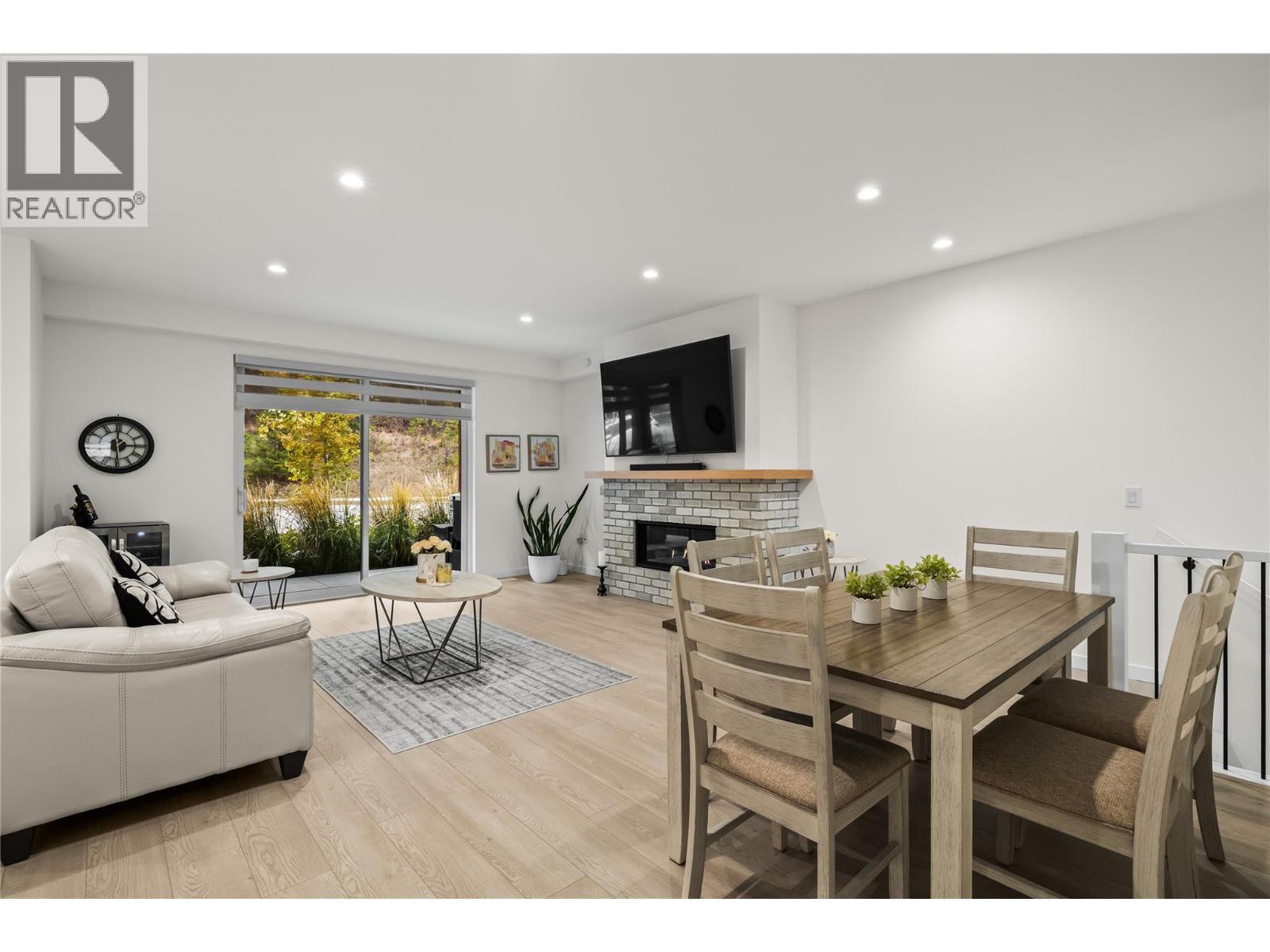 1979 Country Club Drive Unit# 20. Kelowna, British Columbia