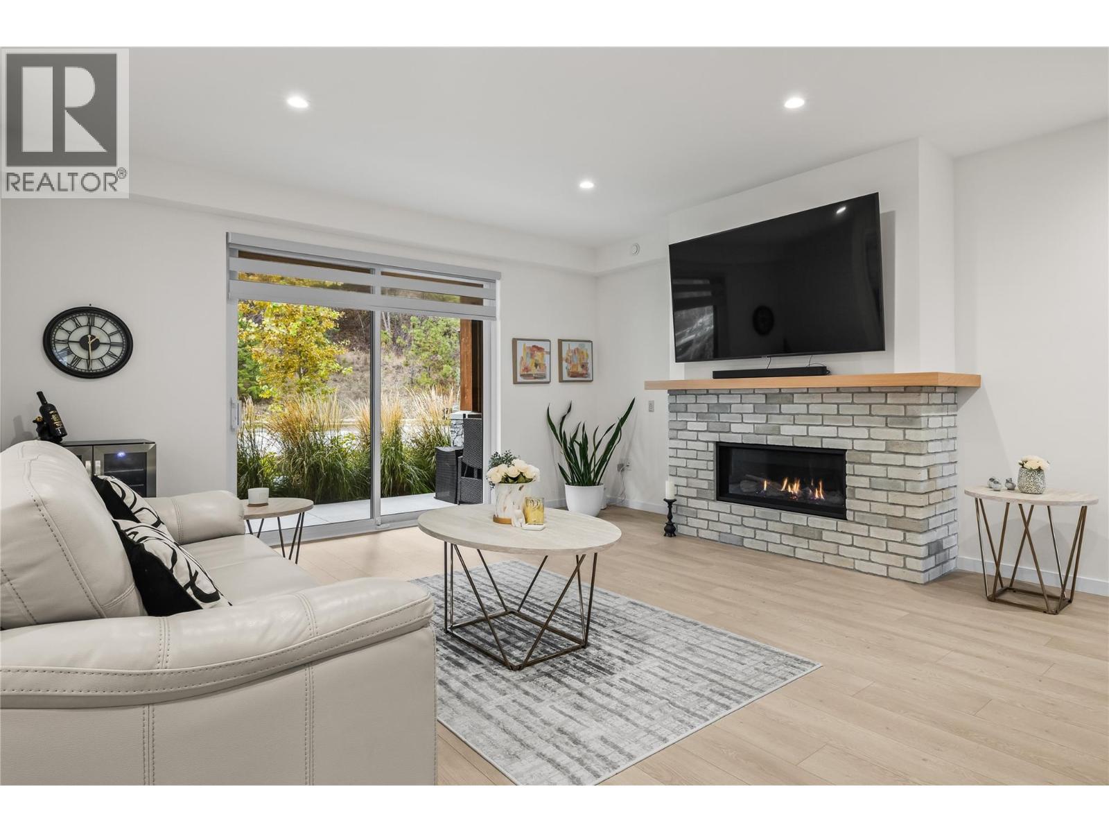 1979 Country Club Drive Unit# 20. Kelowna, British Columbia