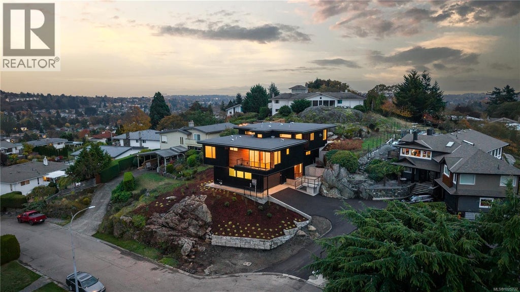 3700 Kootenay Place, Saanich