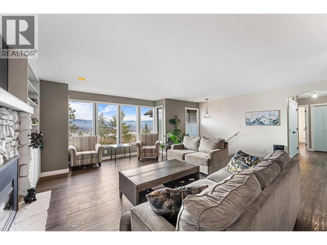 1642 Griffiths Place, West Kelowna