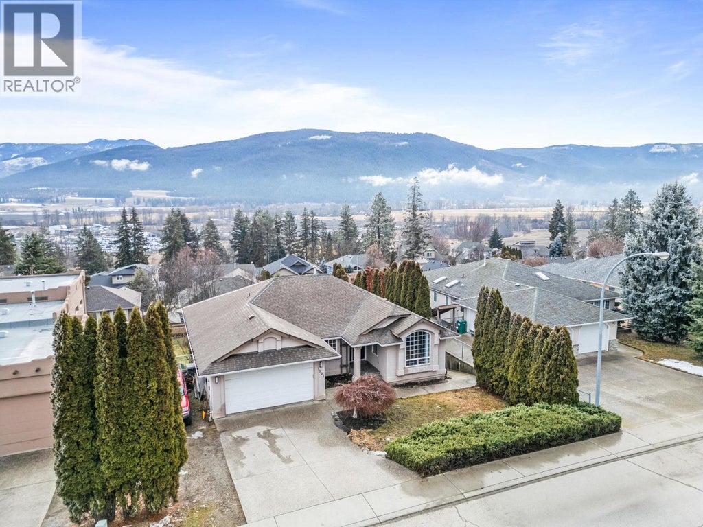 1997 Mountain View Avenue, Lumby