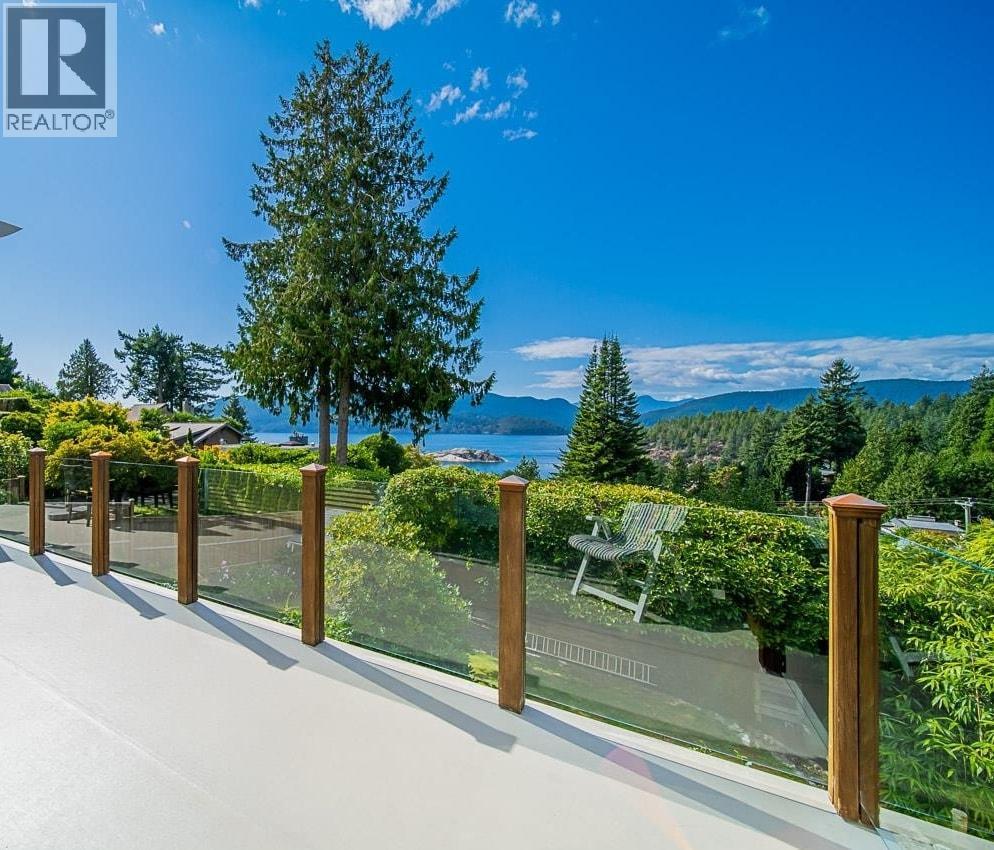 6245 Nelson Avenue, West Vancouver
