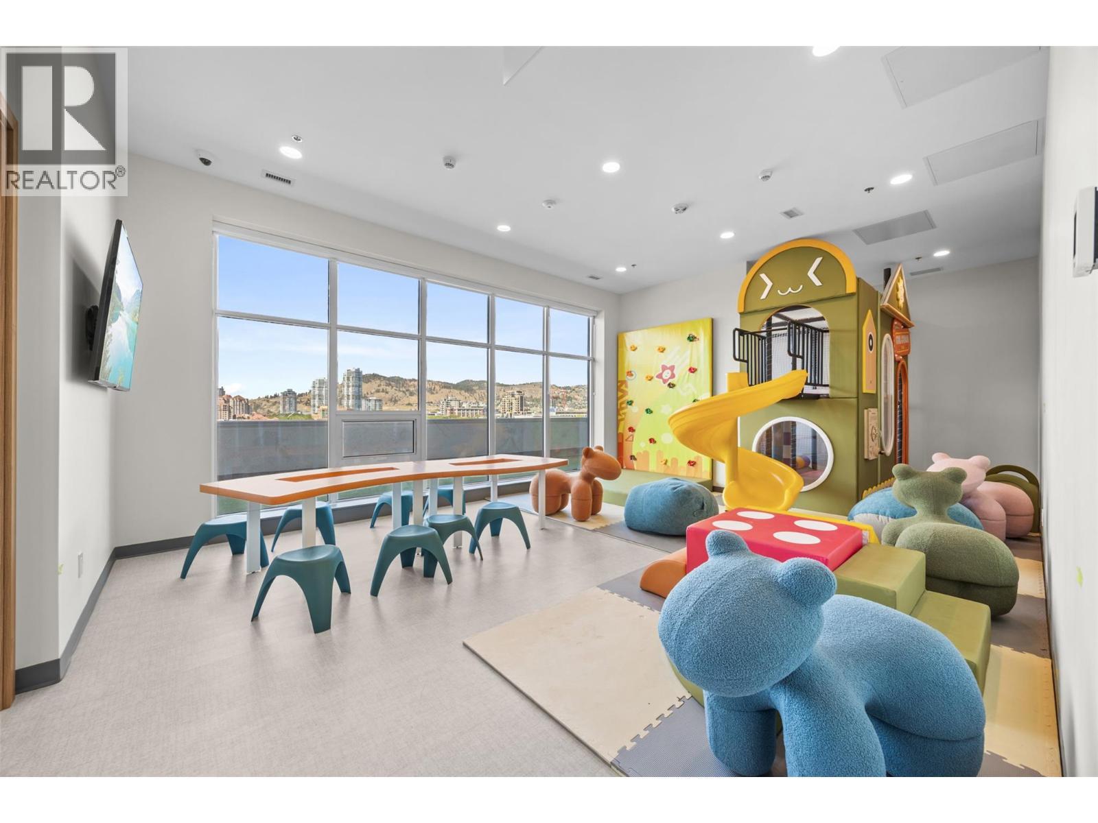 238 Leon Avenue Unit# 1505. Kelowna, British Columbia