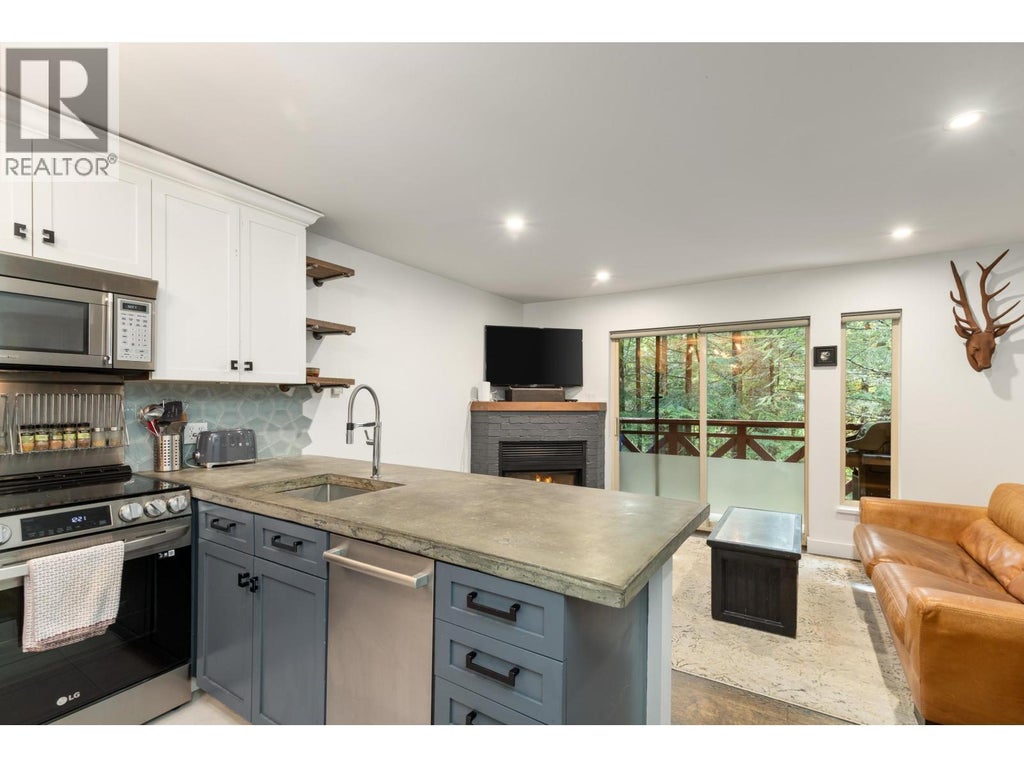 113 3070 Hillcrest Drive, Whistler