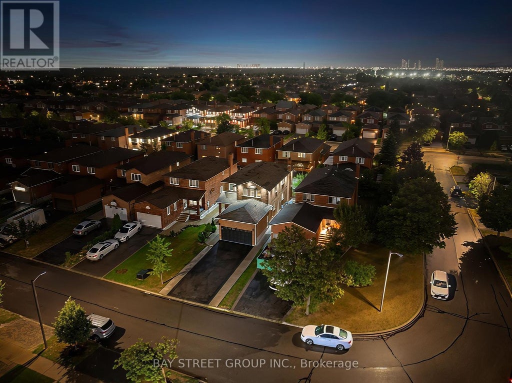 34 Lamp Crescent, Vaughan (west Woodbridge)