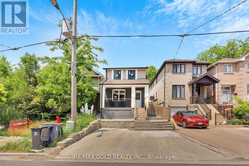 8 Fairglen Crescent, Toronto (humberlea-Pelmo Park)