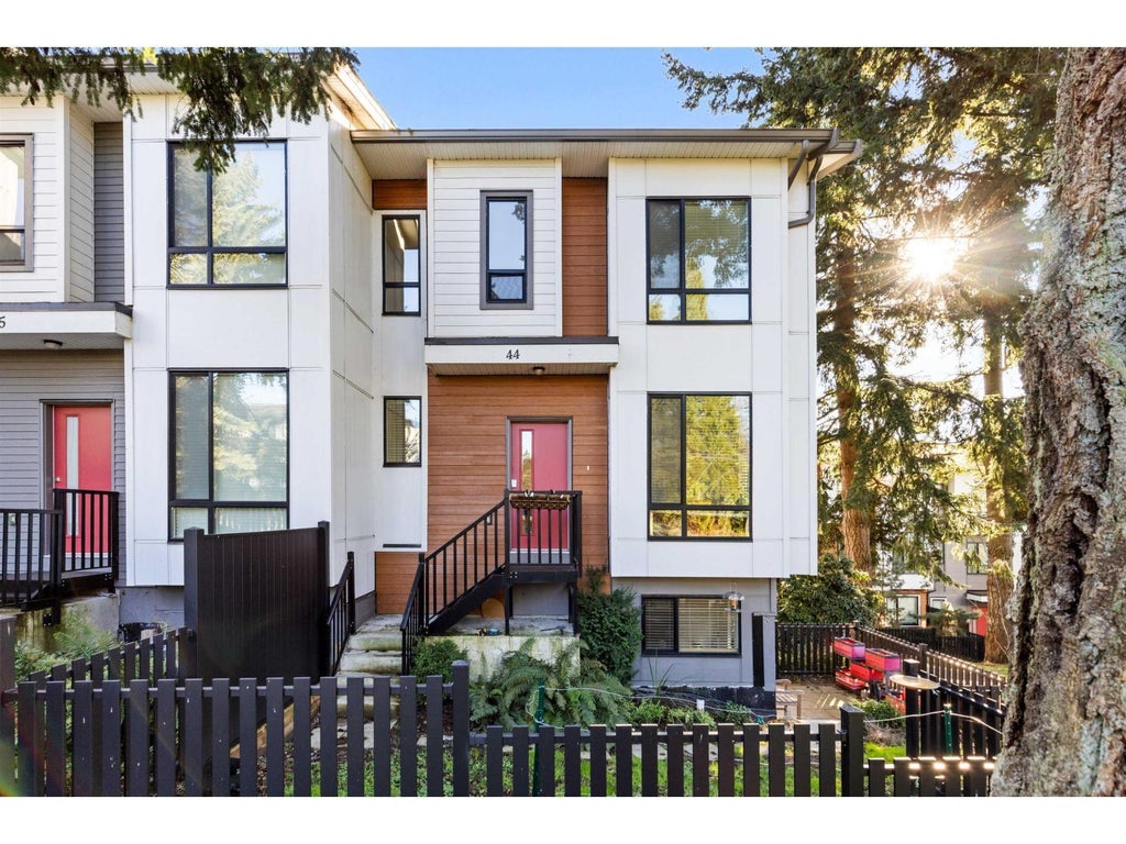 44 16433 19 Avenue, Surrey