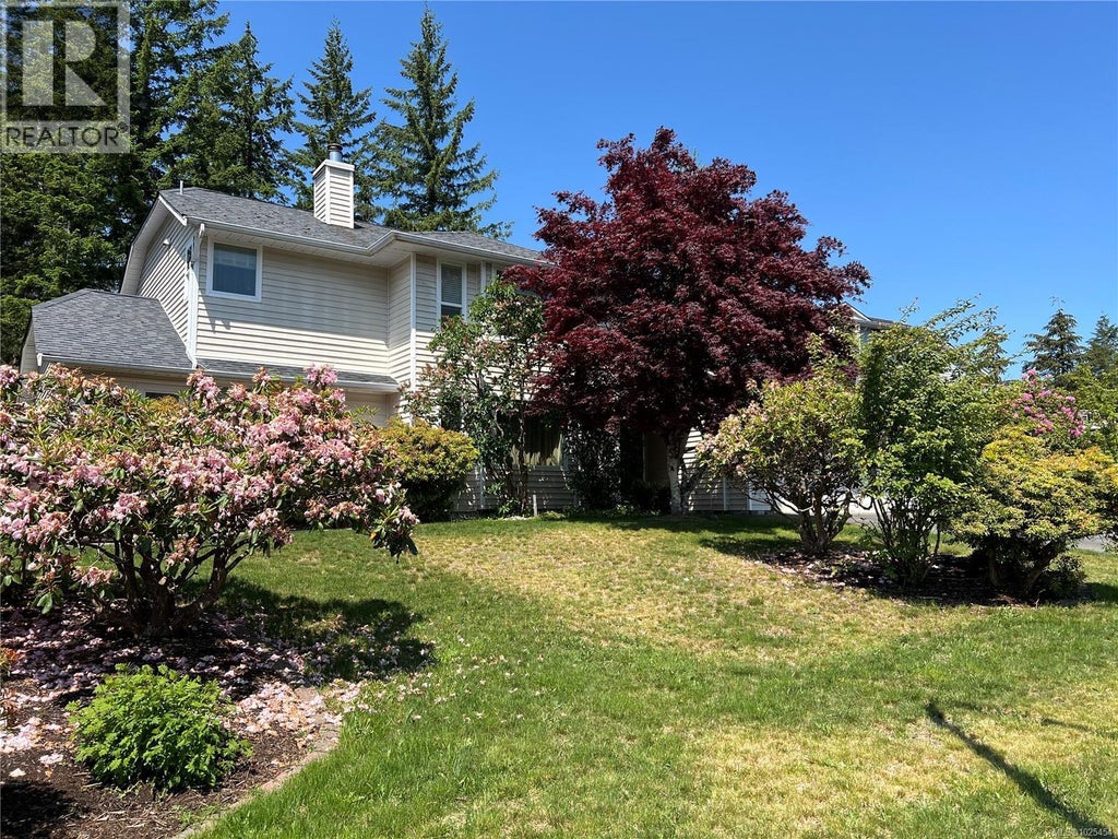 492 Cedar Crecent, Gold River