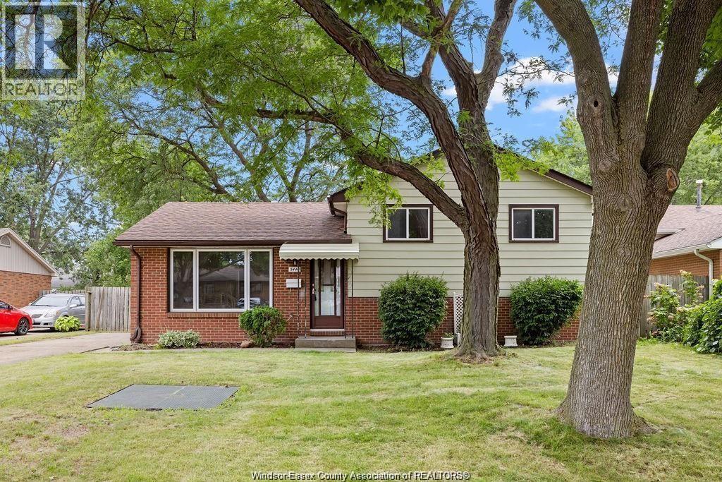 5440 Lyndon, Windsor