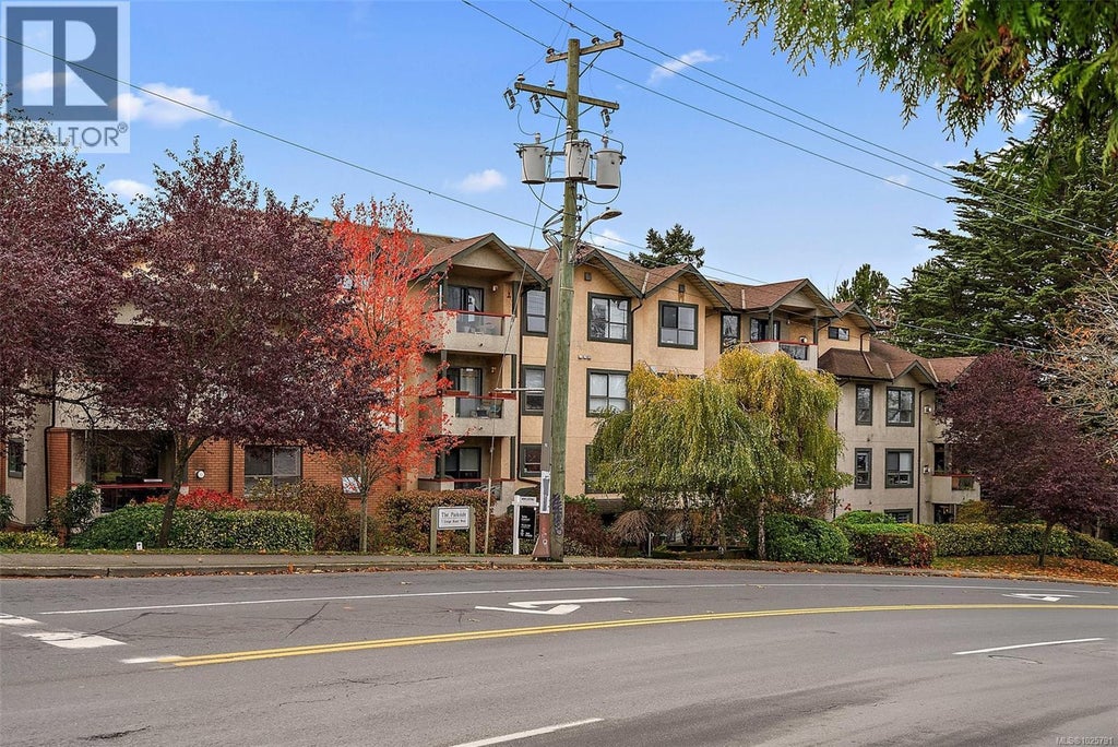 202 7 Gorge Road W, Saanich
