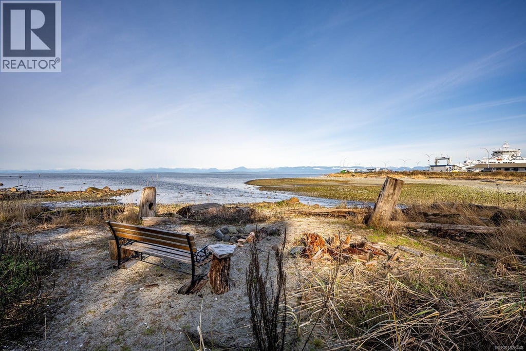 1426 Wilkinson Road, Comox