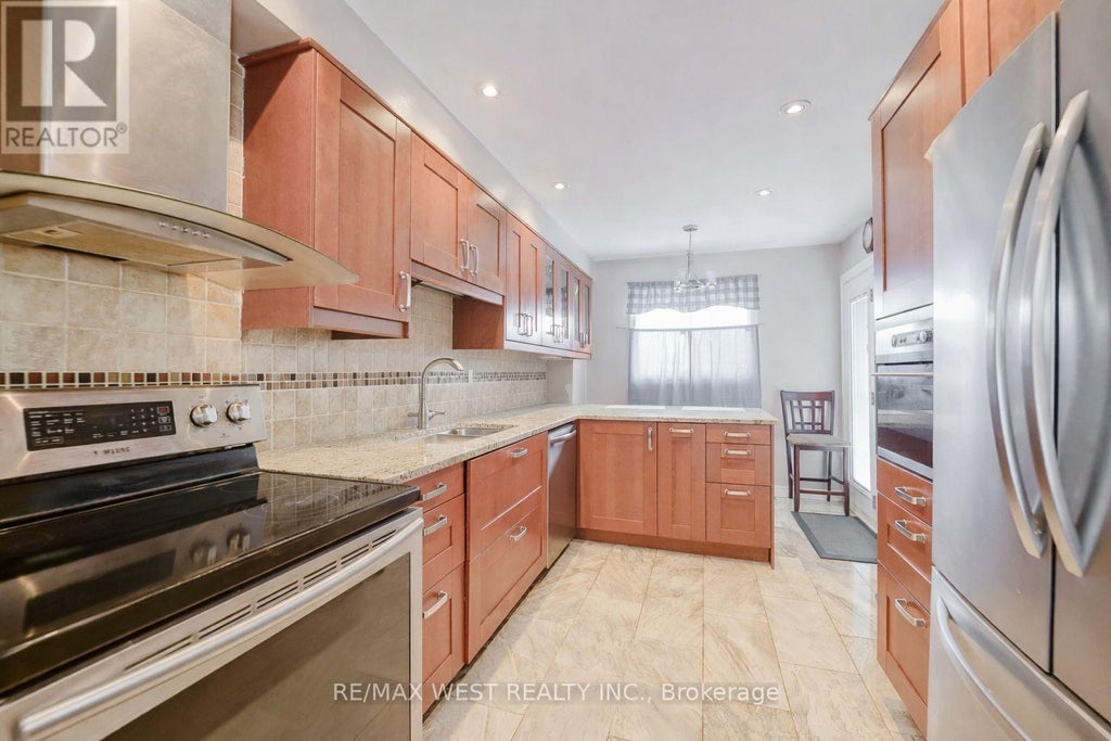 114 Courtlands Drive, Toronto (malvern)