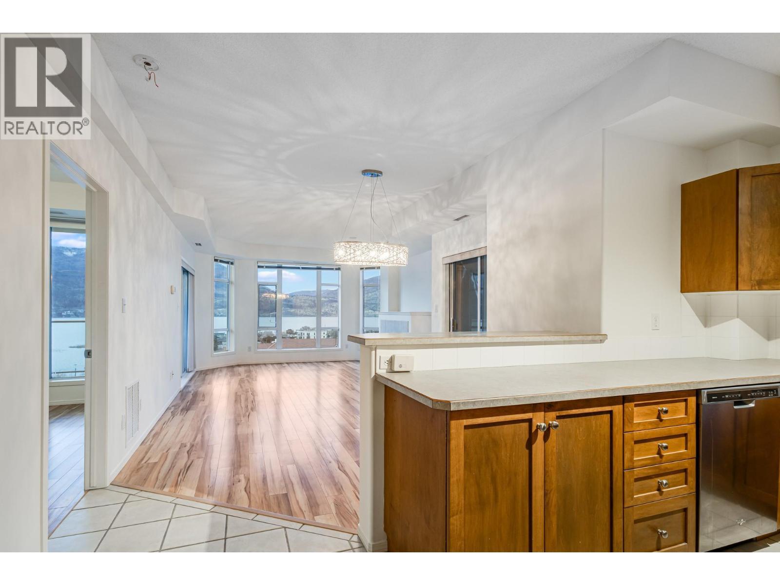 1128 Sunset Drive Unit# 1305. Kelowna, British Columbia