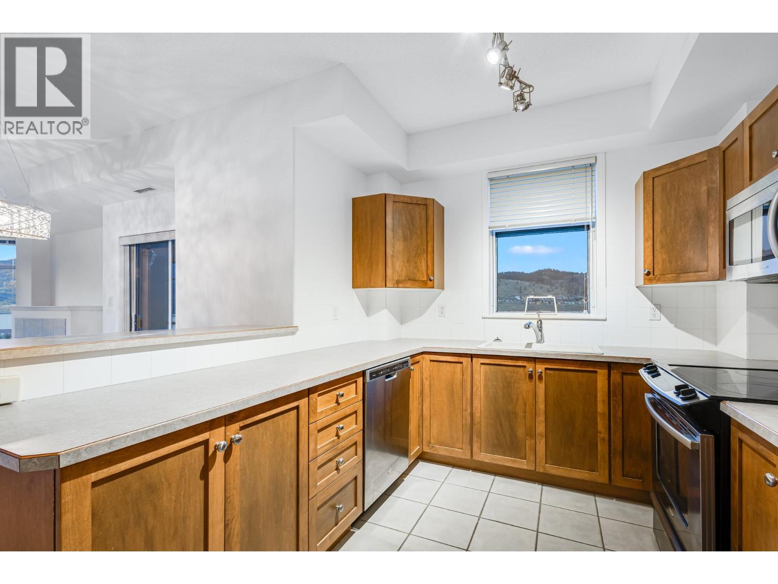 1128 Sunset Drive Unit# 1305. Kelowna, British Columbia