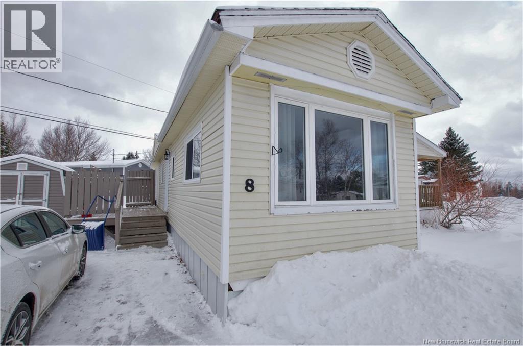 8 Third Street, Lakeville